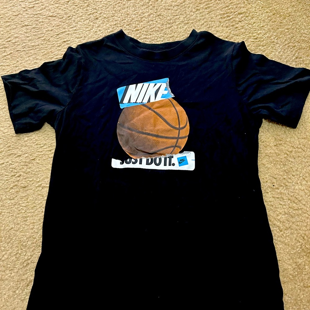 Nike Youth Basketball T-shirt- size Large